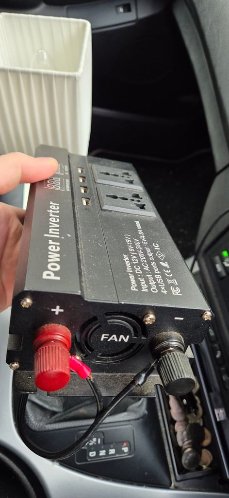 Power inventer 12V and 24V to 230V with portable battery 24V and charger.