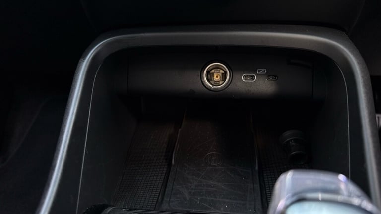 2025 Volvo XC40 Ultra, B4 Mild hybrid, Petrol, Dark Estate Petrol Automatic