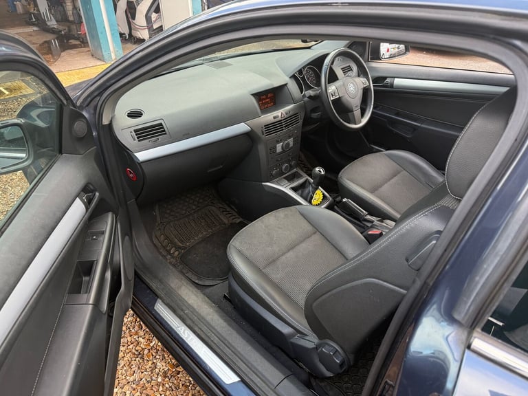 2006 Vauxhall Astra 1.6i 16v Design Sport Hatch 3dr Petrol Manual (158 g/km, 103 bhp) Hatchback P... - Image 4