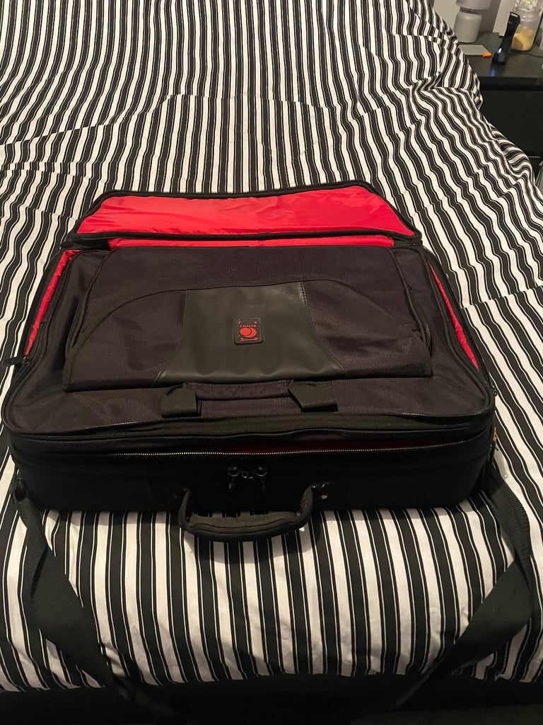 Native Instruments Traktor KONTROL S4 mk1 controller with Odyssey carry case Used (read description)