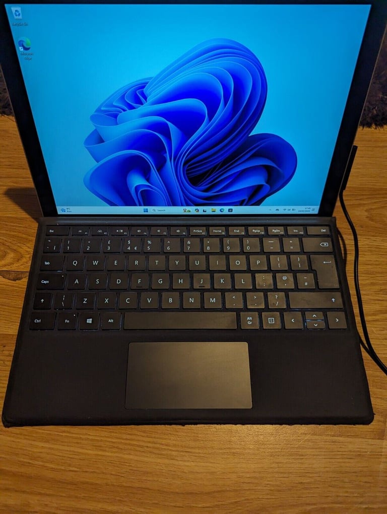 image for Microsoft Surface Pro 5 touchscreen 2 in 1 tablet laptop Intel core i5 7th gen with backlit keyboard