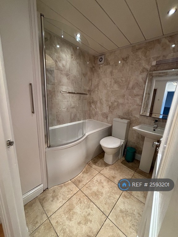 2 bedroom flat in Verdala Park, Liverpool, L18 (2 bed) (#2593201)