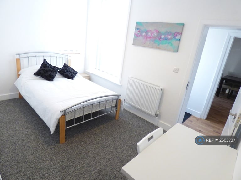 3 bedroom flat in Hsu Students Southbourne, Bournemouth, BH5 (3 bed) (#2665737)