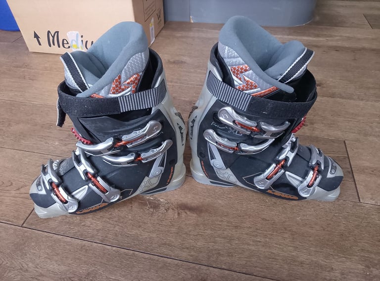 Ski boots great condition. . . 