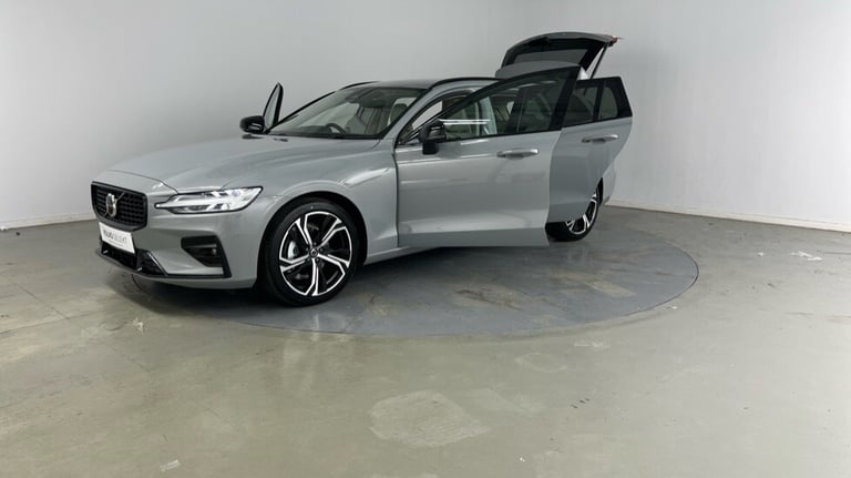 2025 Volvo V60 Plus, B4 Mild hybrid, Petrol, Dark Estate Petrol Automatic