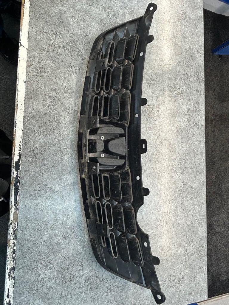 Honda civic 2005 front bumper grill