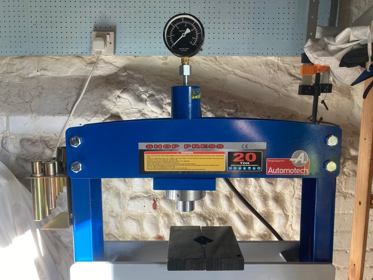 Almost new 20 ton Hydraulic Press for sale