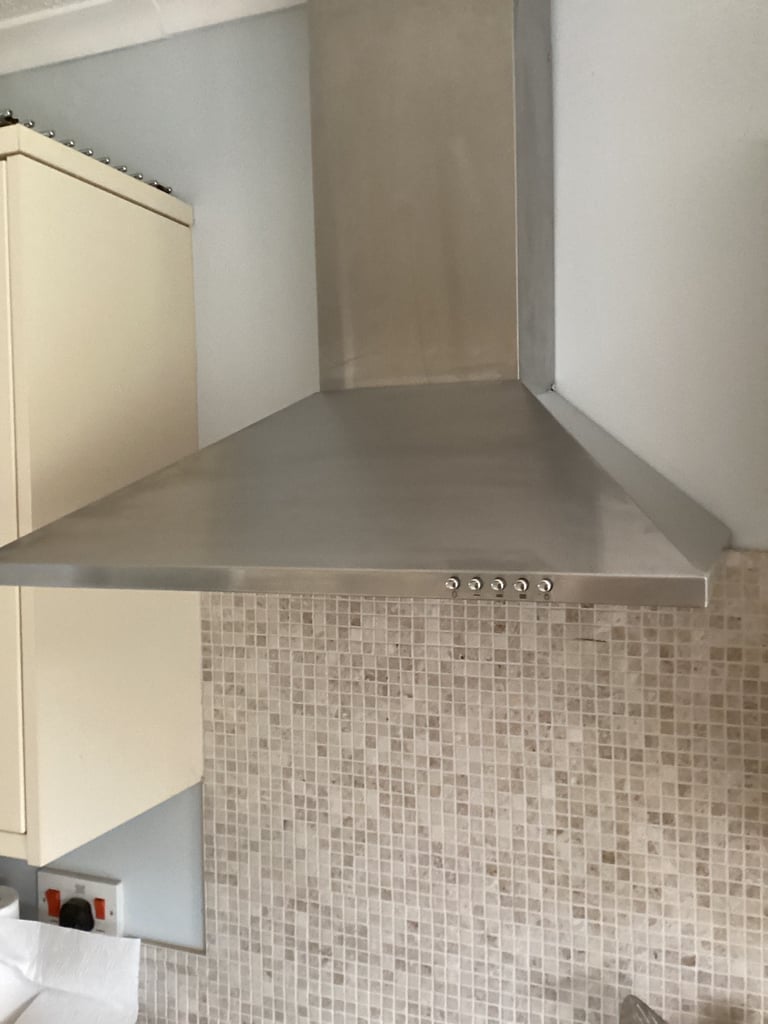 HOWDENS CUPBOARD FRONTS AND APPLIANCES