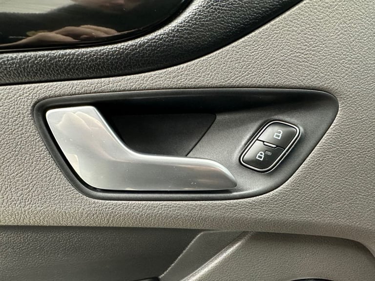 2020 Ford Tourneo Custom 2.0 EcoBlue 130ps L/R 8 Seater Titanium Auto MPV DIESEL Automatic