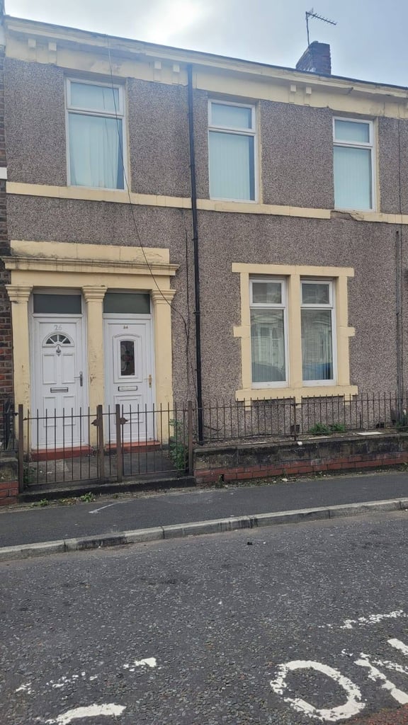 2 Bedroom Ground Floor Flat available to rent on Affleck Street in Bensham, Gateshead