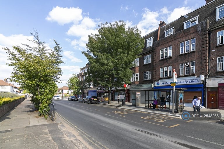 2 bedroom flat in Sidmouth Road, London, NW2 (2 bed) (#2643268)