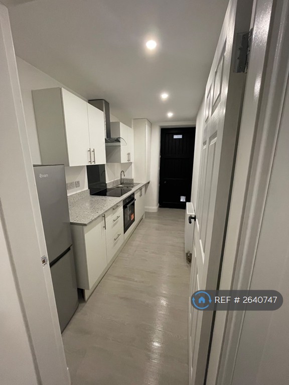 1 bedroom flat in Alfred Terrace, Glasgow, G12 (1 bed) (#2640747)