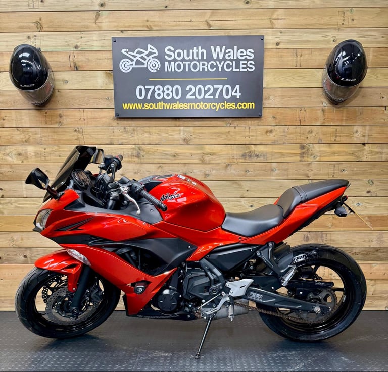 Kawasaki EX 650 Ninja / 2017 model / only 4568 miles!