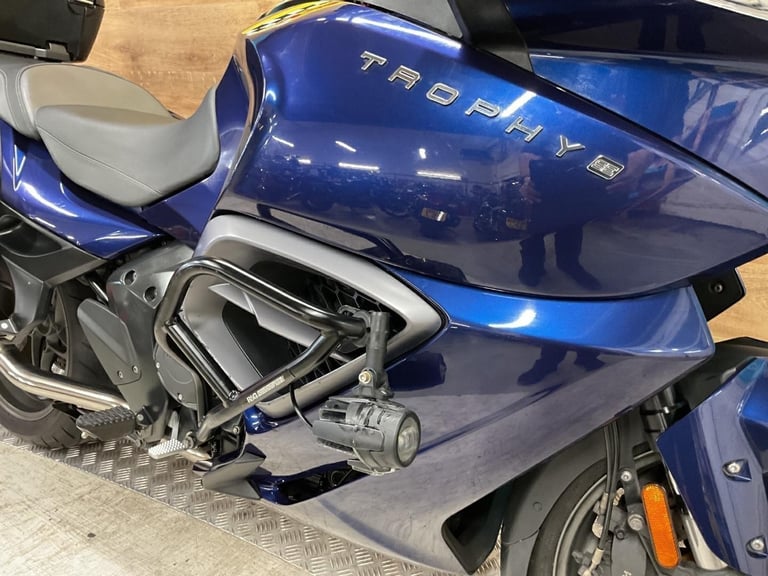 TRIUMPH TROPHY 1200 SE 2013