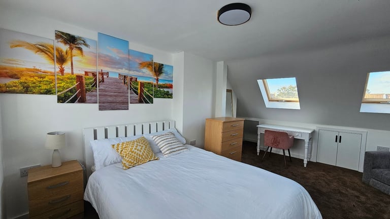 4 Bedroom House, Newly Renovated - open plan kitchen.