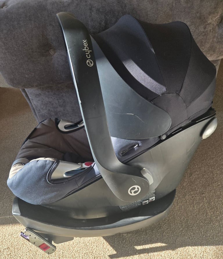 Cybex platinum baby car seat with aton Q isofix base.  For 0 to 13kg