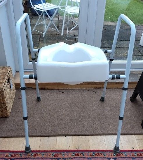 Mowbray Toilet Seat and Frame Lite - Width Adjustable