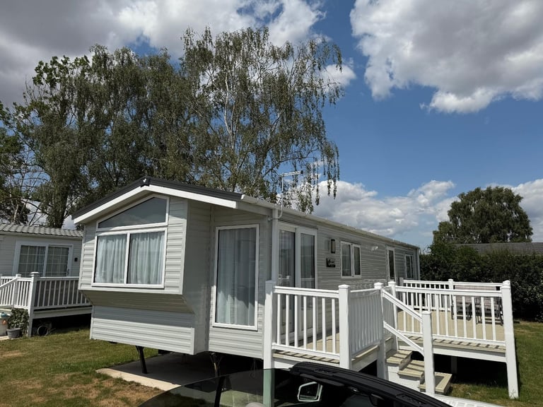 Static caravan for sale onsite Willerby Castleton Lodge 2 Bed – Decking included