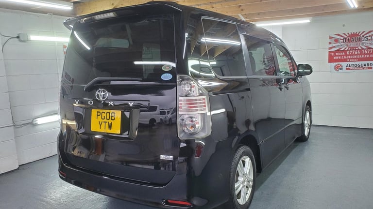 Toyota voxy/noah 2.0 automatic 4 x new tyres 8 seater japanese import 08