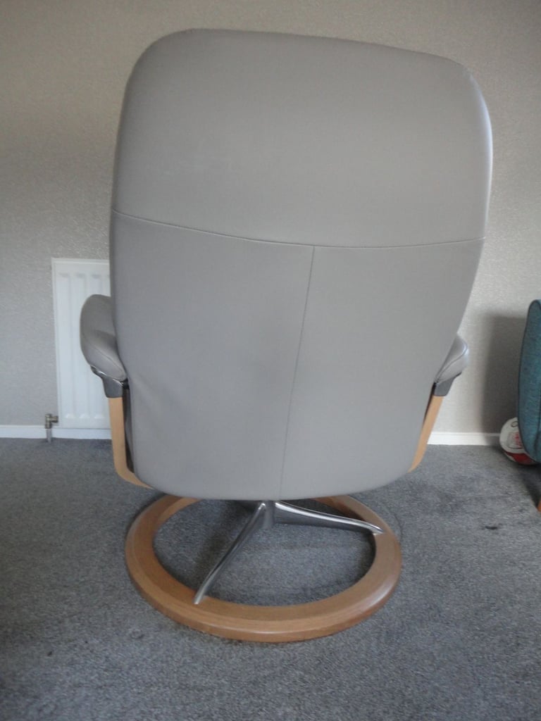 Ekornes stressless large grey leather consul signature recliner chair and footstool