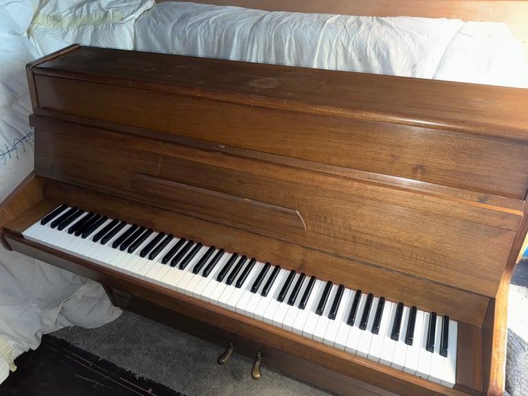 Barratt Robinson Free Delivery Stool 