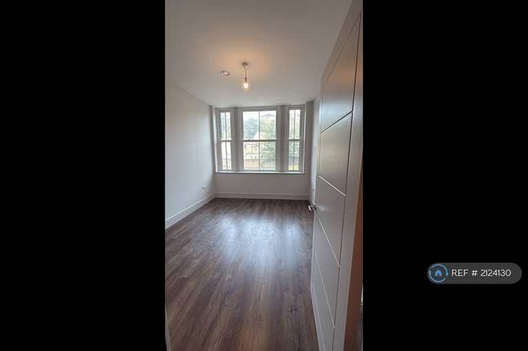 2 bedroom flat in Luton Road, Chatham, ME4 (2 bed) (#2124130)