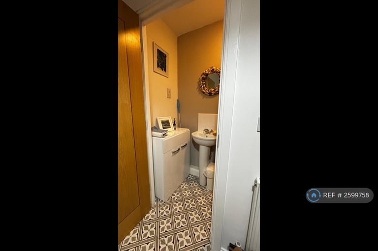 1 bedroom flat in St. Margarets Court, Maritime Quarter, Swansea, SA1 (1 bed) (#2599758)