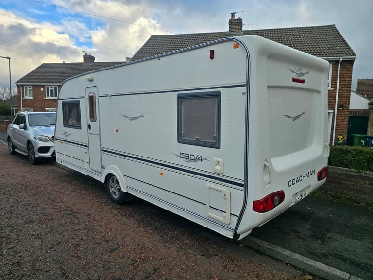 2005 Coachman VIP 530/4  Here is our 2005 Coachman VIP with a fixed bed 