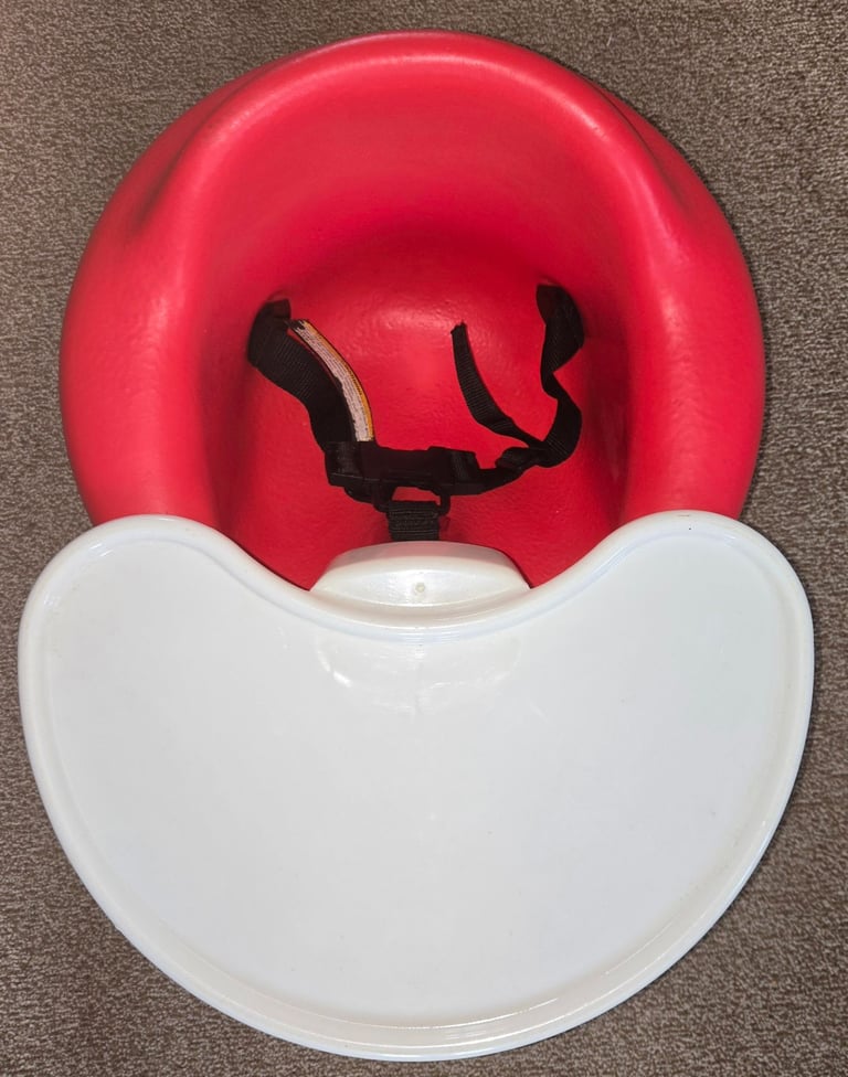Bumbo sit me up feeding chair with feeding tray and harness