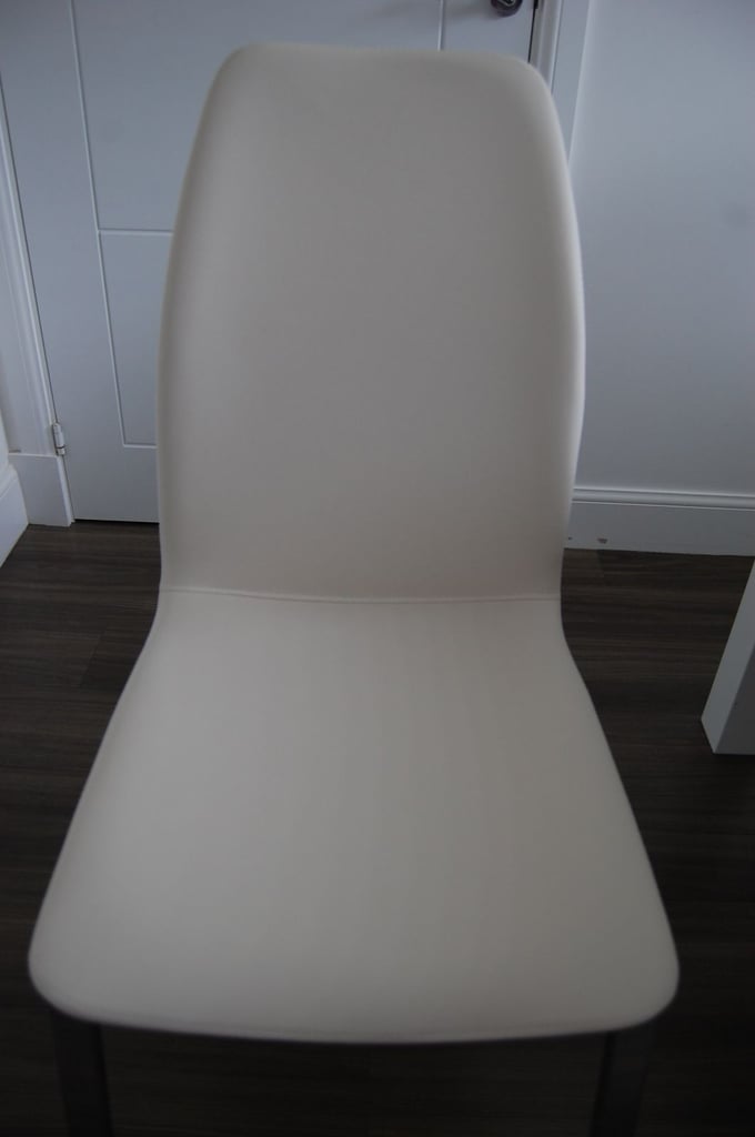 Extending Dining Table & 4 Chairs in High Gloss White