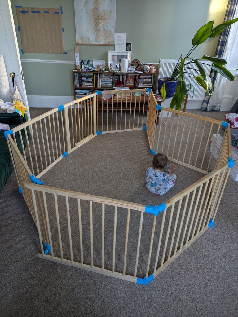 Baby Vivo wooden play pen