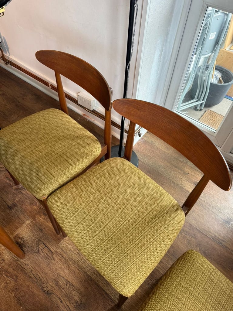 Mid Century Modern Extendable wooden dining table with 4 wooden chairs
