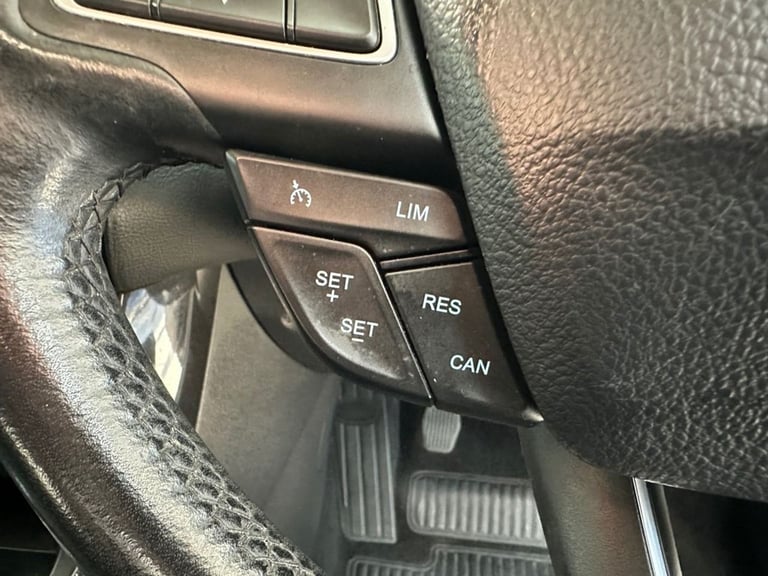 2015 Ford Focus 1.0 EcoBoost 125 Titanium 5dr HATCHBACK PETROL Manual