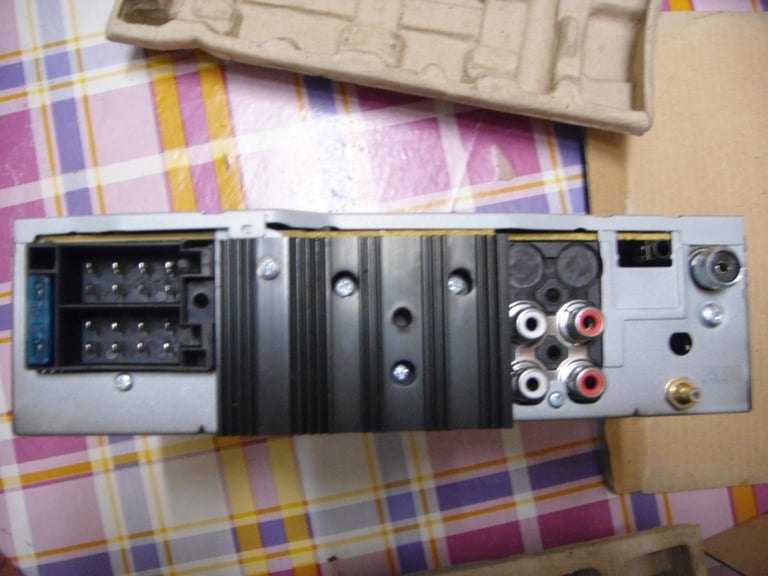 Pure Highway H260DBi in car Digital FM/AM Radio with CD/iPod/Phone/USB Connection and Bluetooth