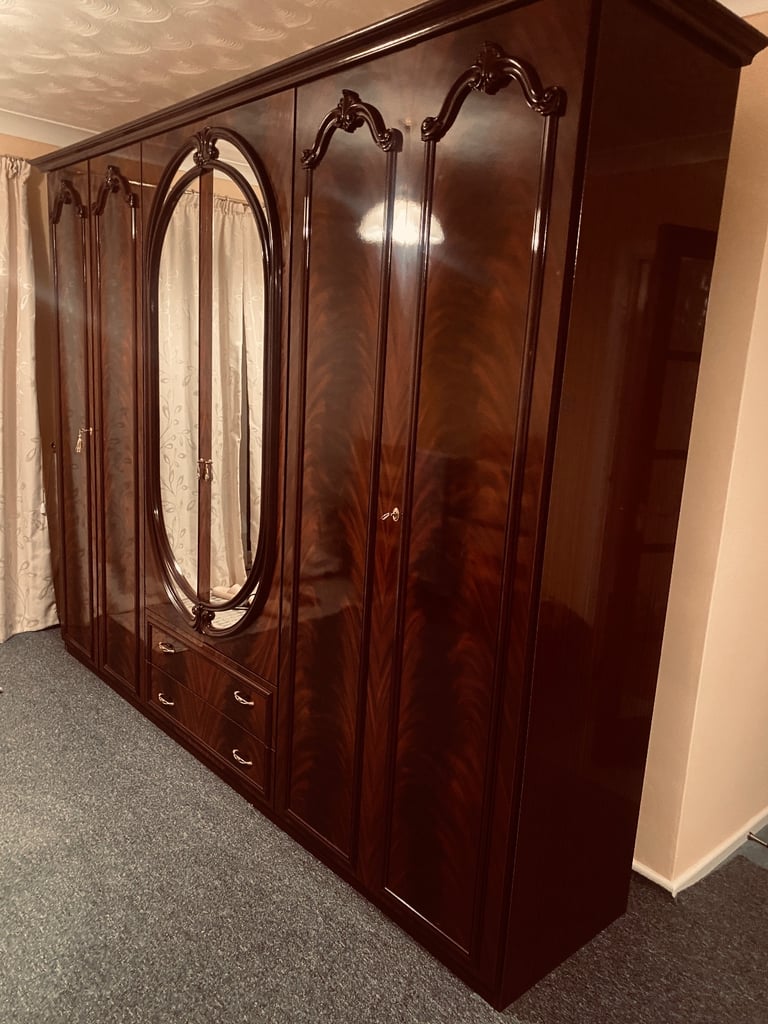ITALIAN WARDROBE 