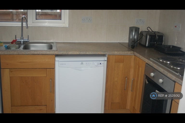 4 bedroom house in Iris Road, Southampton, SO16 (4 bed) (#2525012)