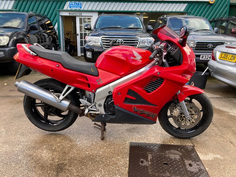 Honda VFR750 RC36 CARB MODEL (CLASSIC MOTORCYCLE) RUNNING RECOMMISSION PROJECT