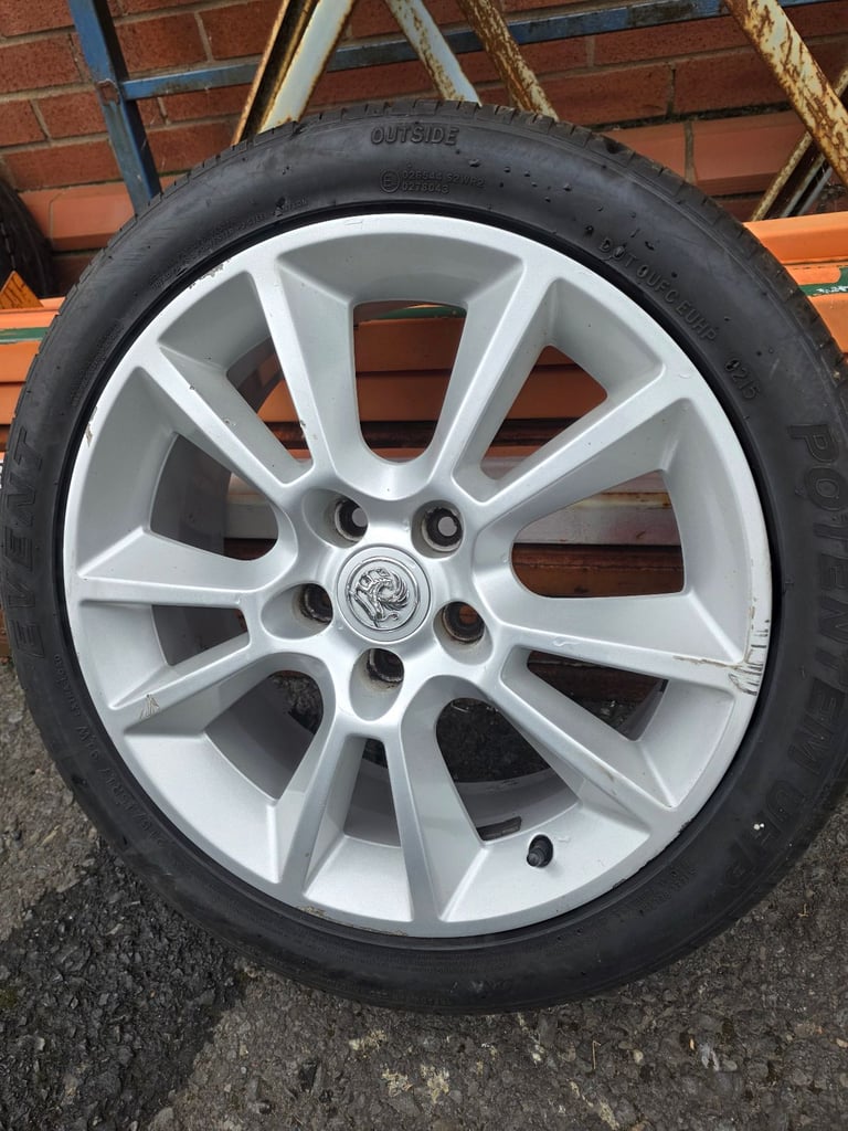 Vauxhall Astra H Mk5 Sportive 17” Alloy Wheel / Tyre 215/45/17 5x110