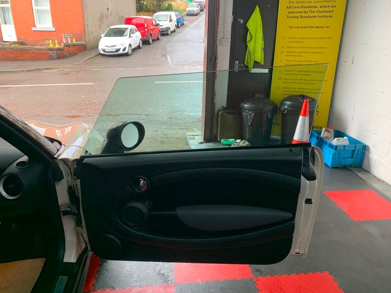 MINI Convertible 1.6 One Convertible 2dr Petrol Manual Euro 5 (98 ps)