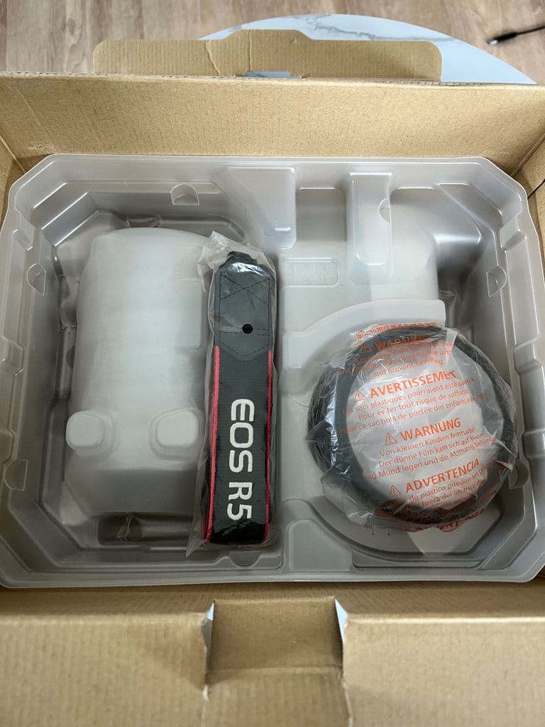 Canon EOS R5 + RF 24-105mm f/4L IS USM Kit – Mint Condition, Low Shutter Count, Boxed