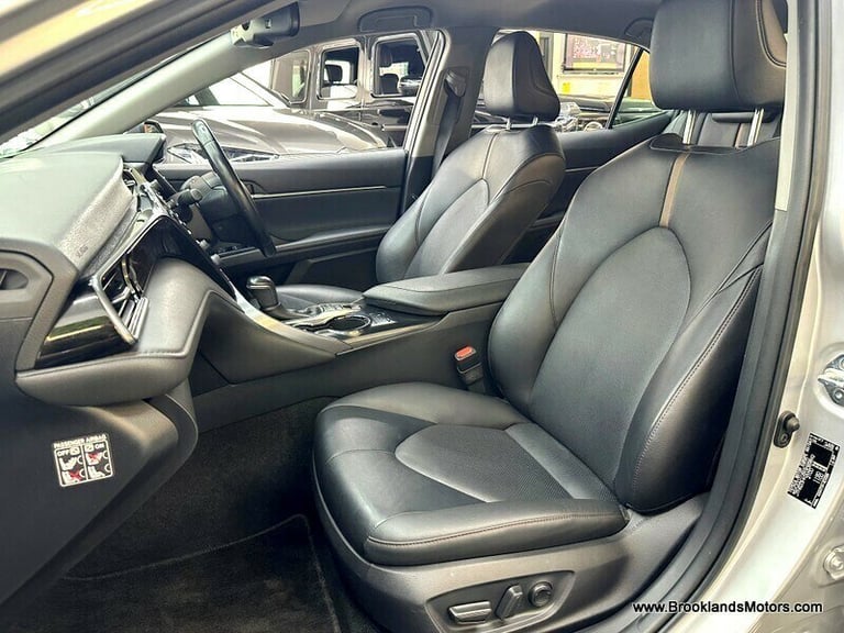 Toyota Camry 2.5 VVT-I DESIGN [SAT NAV, LEATHER, HEATED SEATS &amp; REVERSE CAMERA]