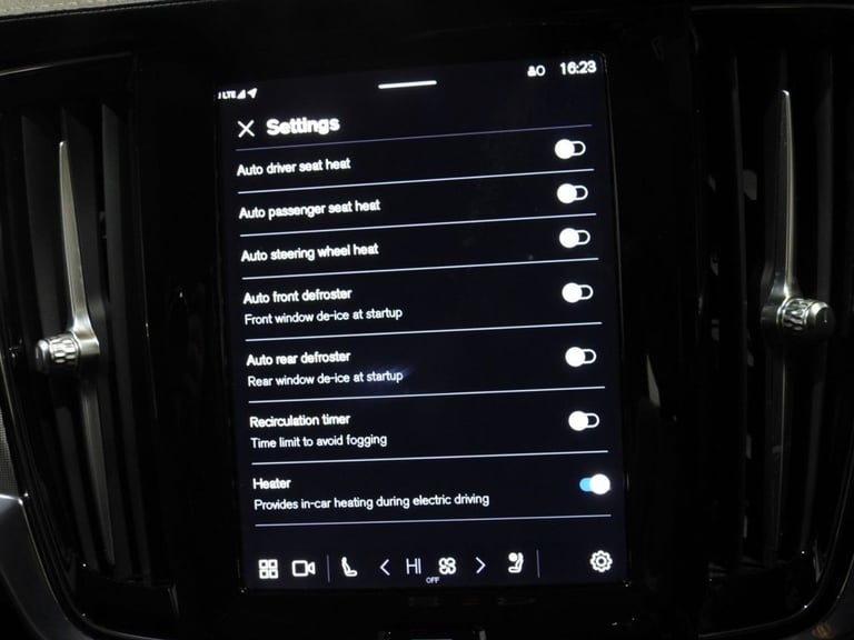 2023 73 VOLVO S90 2.0H T8 RECHARGE 18.8KWH PLUS SALOON 4DR PETROL PLUG-IN HYBRID