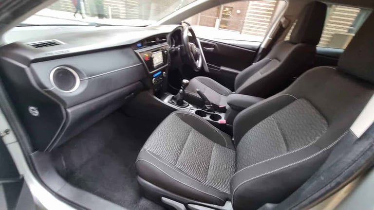 Toyota Auris 1.6 V-Matic Icon Plus Euro 5 | 5-Door Hatchback | ULEZ Compliant | Long MOT