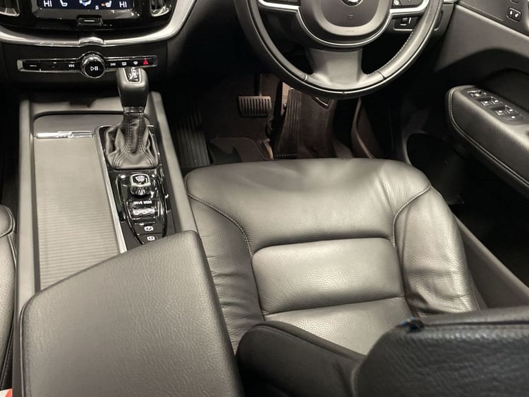 2018 18 VOLVO XC60 2.0 T5 MOMENTUM SUV 5DR PETROL AUTO AWD EURO 6 (S/S) (250 PS)