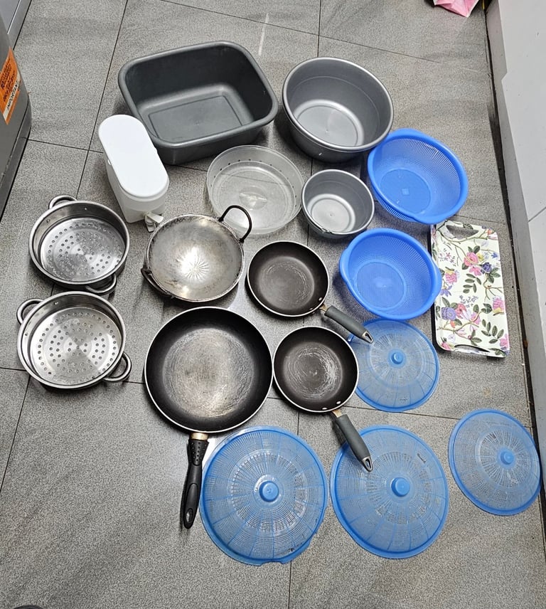 Large Bundle of Kitchen items