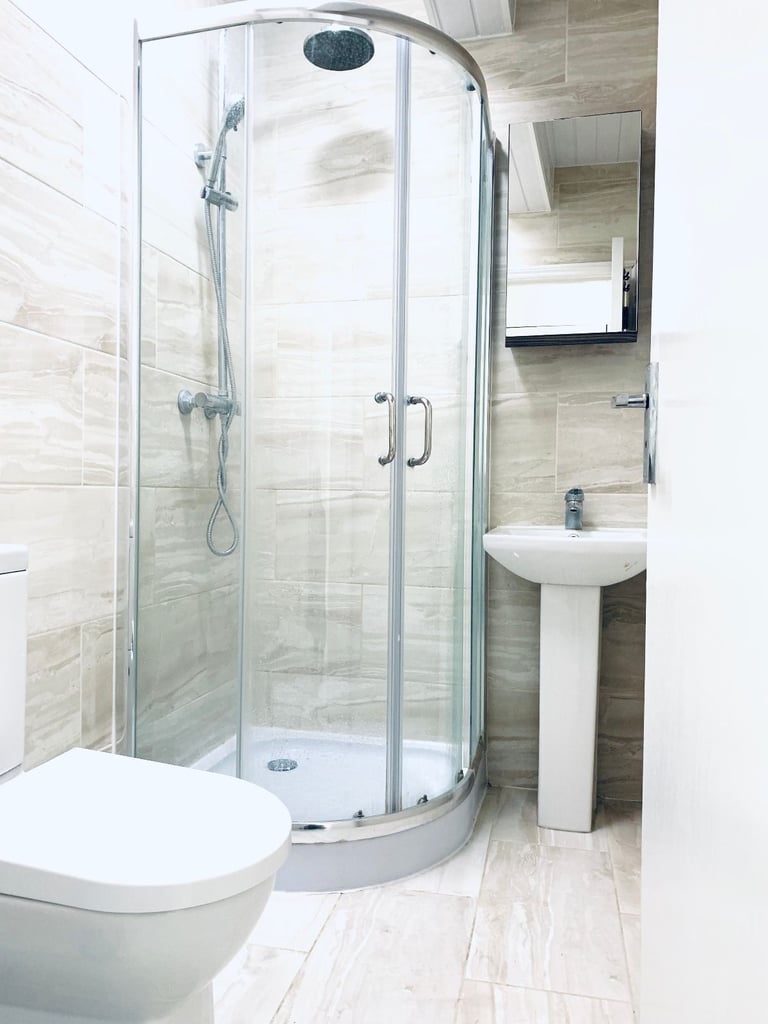 REFURBISHED: COMPLETE INDEPENDENT STUDIO: NEXT TO EASTHAM STATION: ALL BILLS INCLUSIVE 