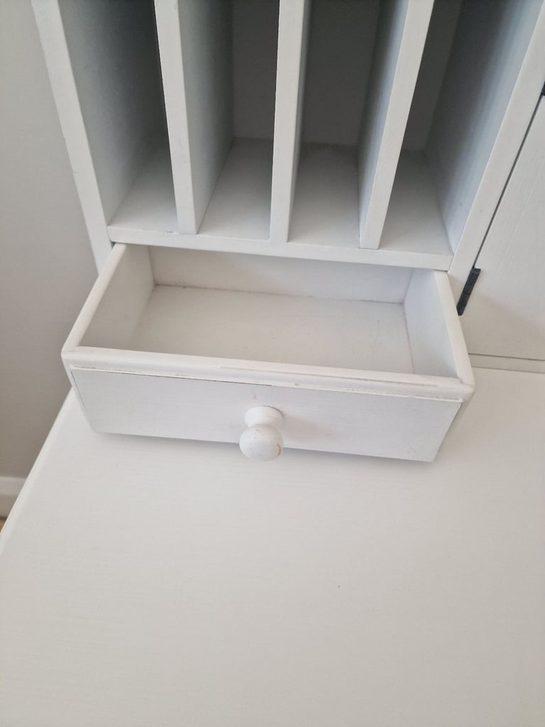 Desk/dressing table