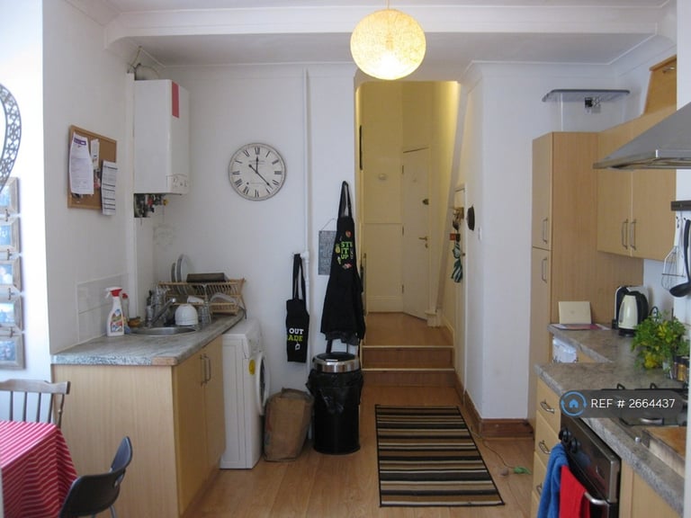 1 bedroom flat in Downton Avenue, London, SW2 (1 bed) (#2664437)