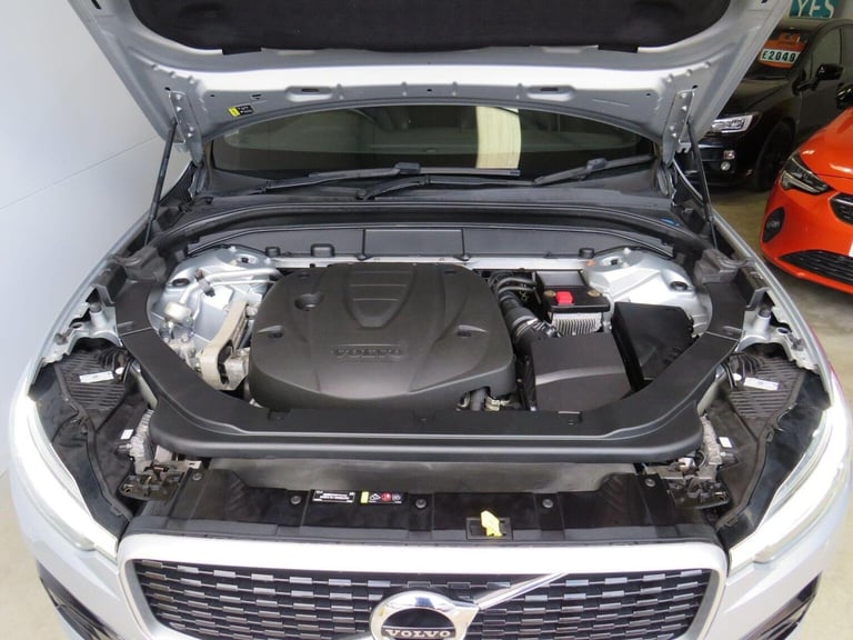 VOLVO XC60 2.0 D4 R-Design Auto AWD Euro 6 (s/s) 5dr Silver Auto Diesel 2018