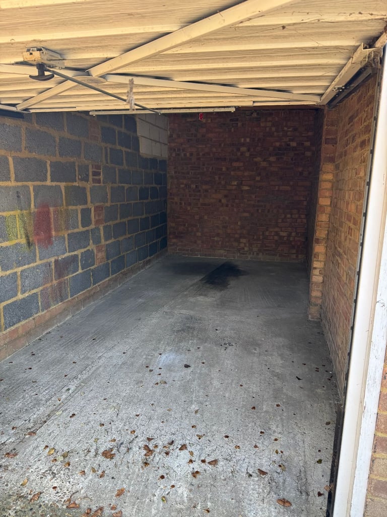 Garage available of Kingston road, teddington/Hampton wick